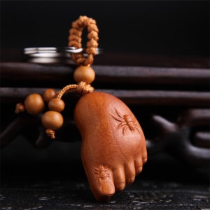 Móc khóa gỗ khắc hình bàn chân Phật